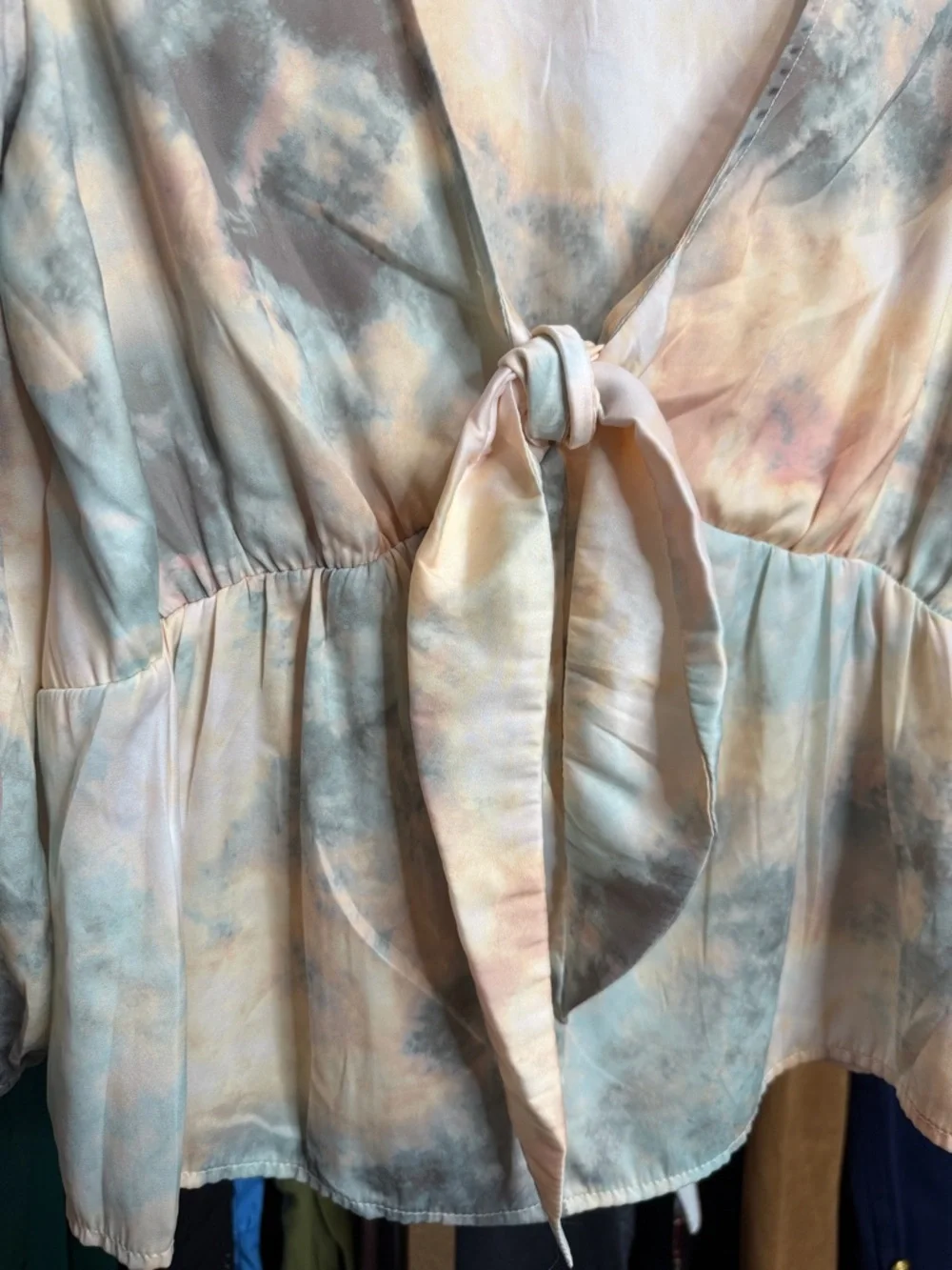 Saltwater Luxe Pastel Tie-Front Blouse – Puff Sleeve V-Neck Top Tie-Dye. Size S - Picture 4 of 8